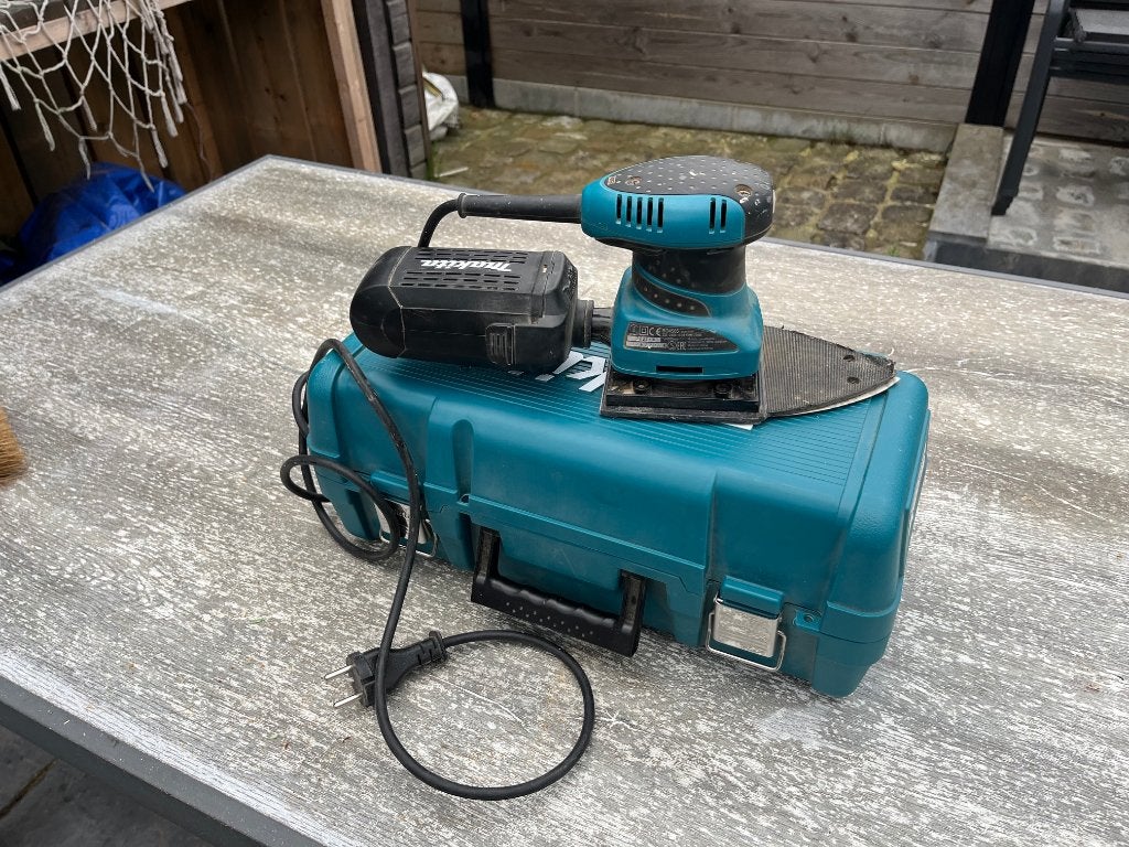 Makita schuurmachine, Ophalen, Zo goed als nieuw, Minder dan 600 watt, Vlakschuurmachine