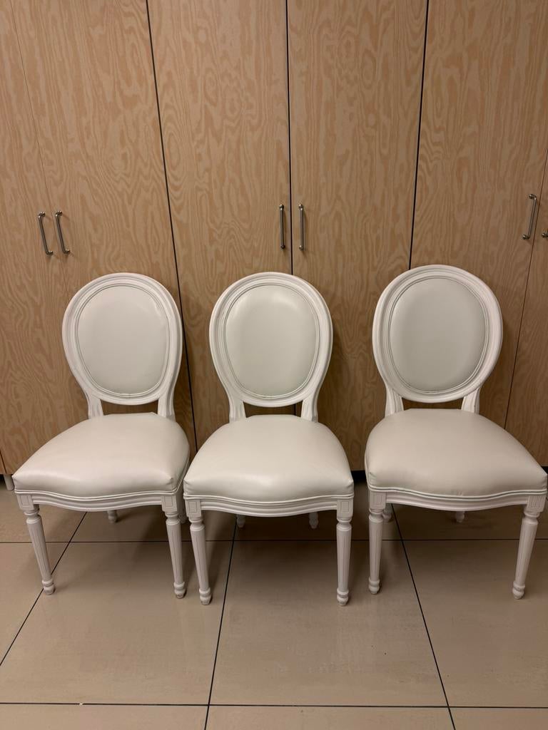 Lot de 3 chaises style Louis XVI blanches en très bon état, Comme neuf, Enlèvement, Une, Bois