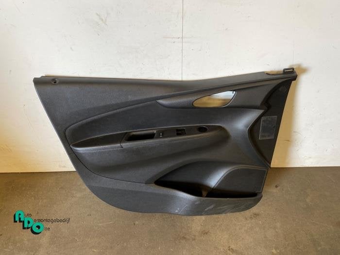 Portierbekleding 4Deurs links-voor van een Opel Karl (Karl 1, Gebruikt, -, -, Opel