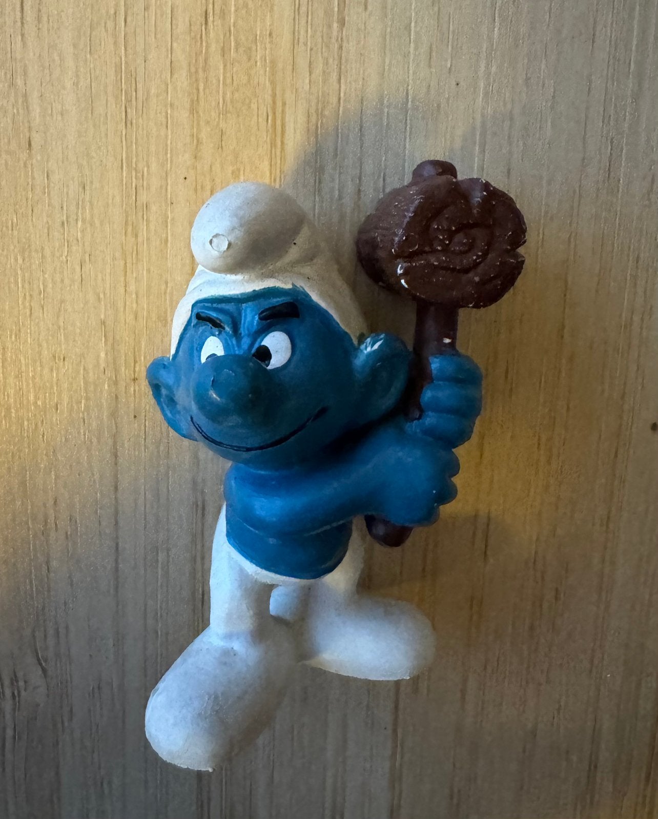 Miniatuur Smurf - met houten hamer - Schleich Peyo, Verzamelen, Smurfen, Ophalen, Gebruikt, Overige Smurfen, Poppetje, Figuurtje of Knuffel