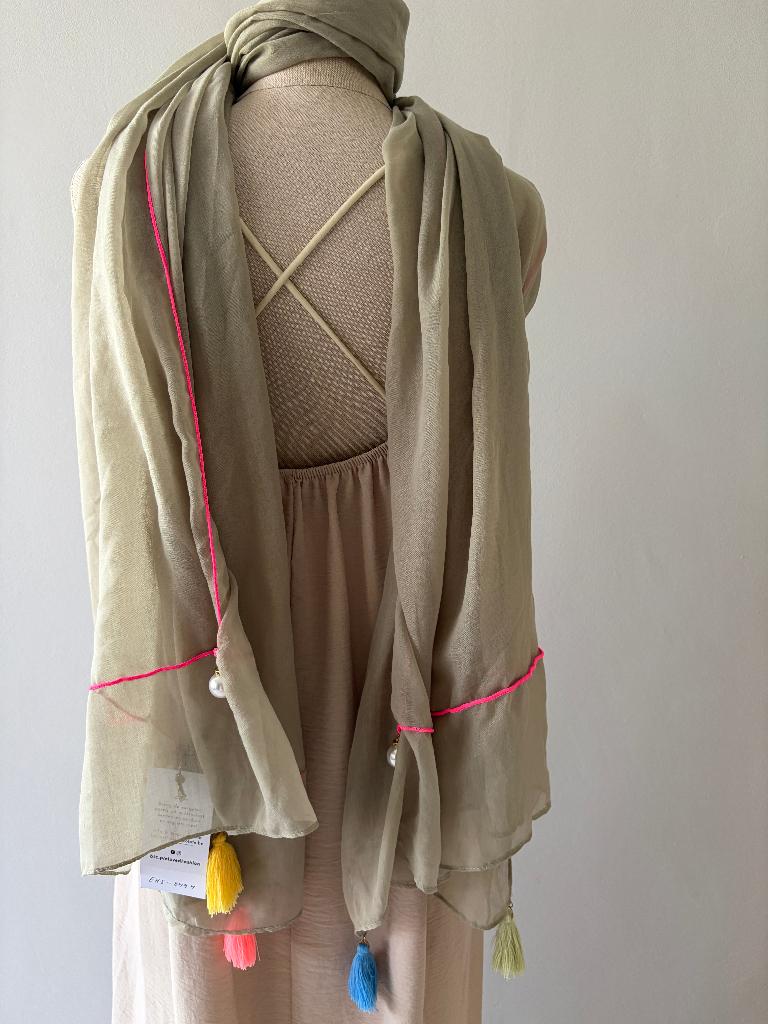 Bohemian beige jurk met kaki sjaal, Kleding | Dames, Jurken, Ophalen of Verzenden, Zo goed als nieuw, Beige