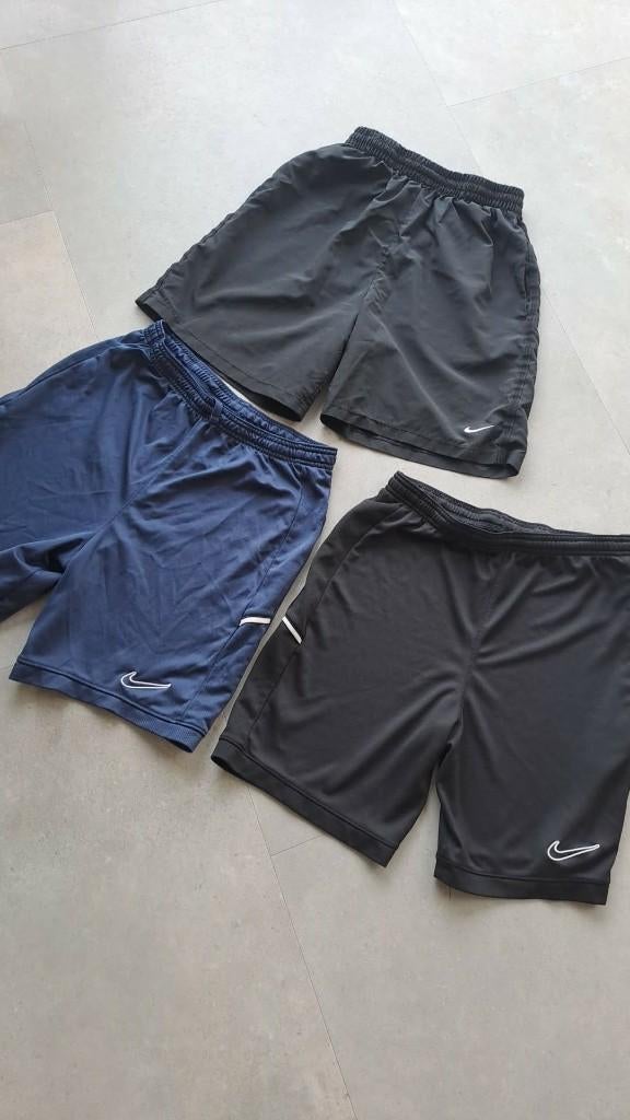 Shorts van "Nike"( Per 3 aan 12 euro ) (158-164), Ophalen, NIKE
