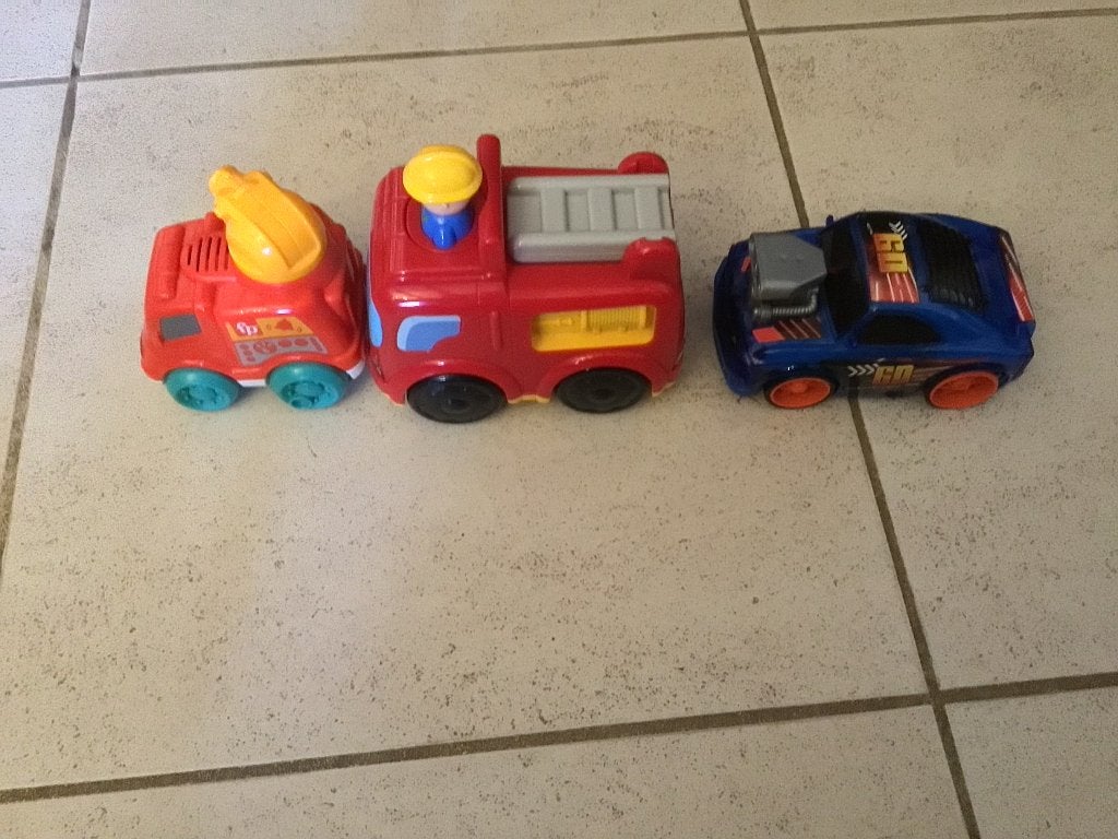 2 camions de pompiers, auto fisher price et autres, Enlèvement ou Envoi, Utilisé