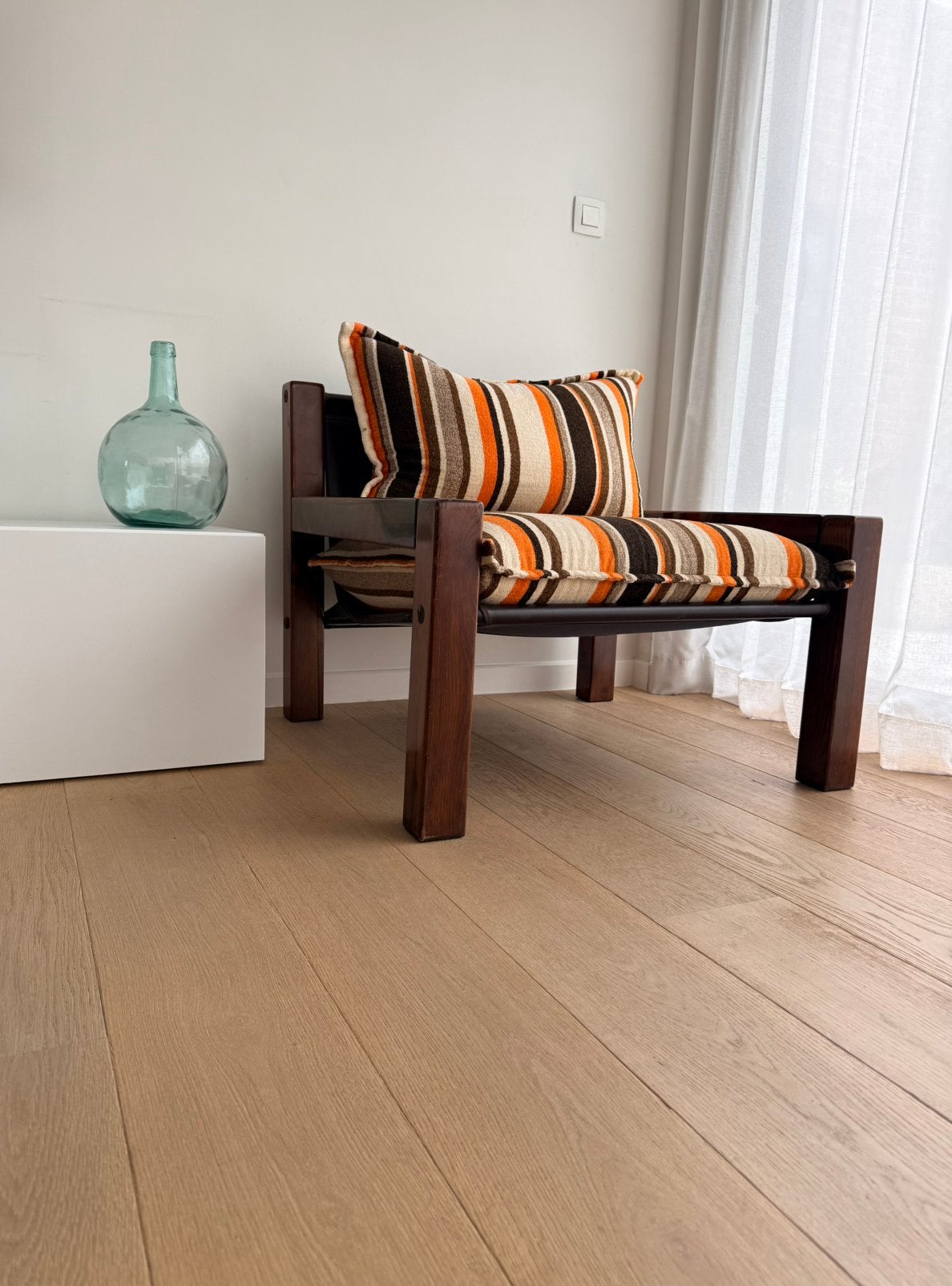 Fauteuil Max Papiri, Enlèvement
