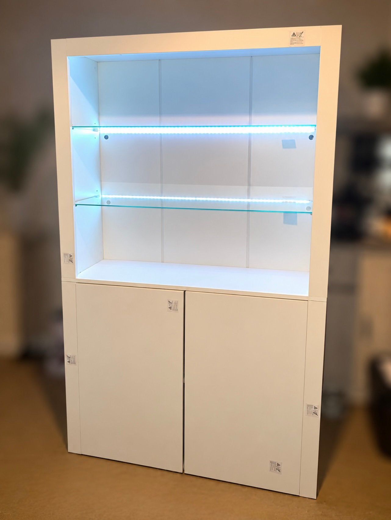 Meuble vitrine blanc avec LED neuf, Maison & Meubles, Neuf, 25 à 50 cm, Avec porte(s), Verre