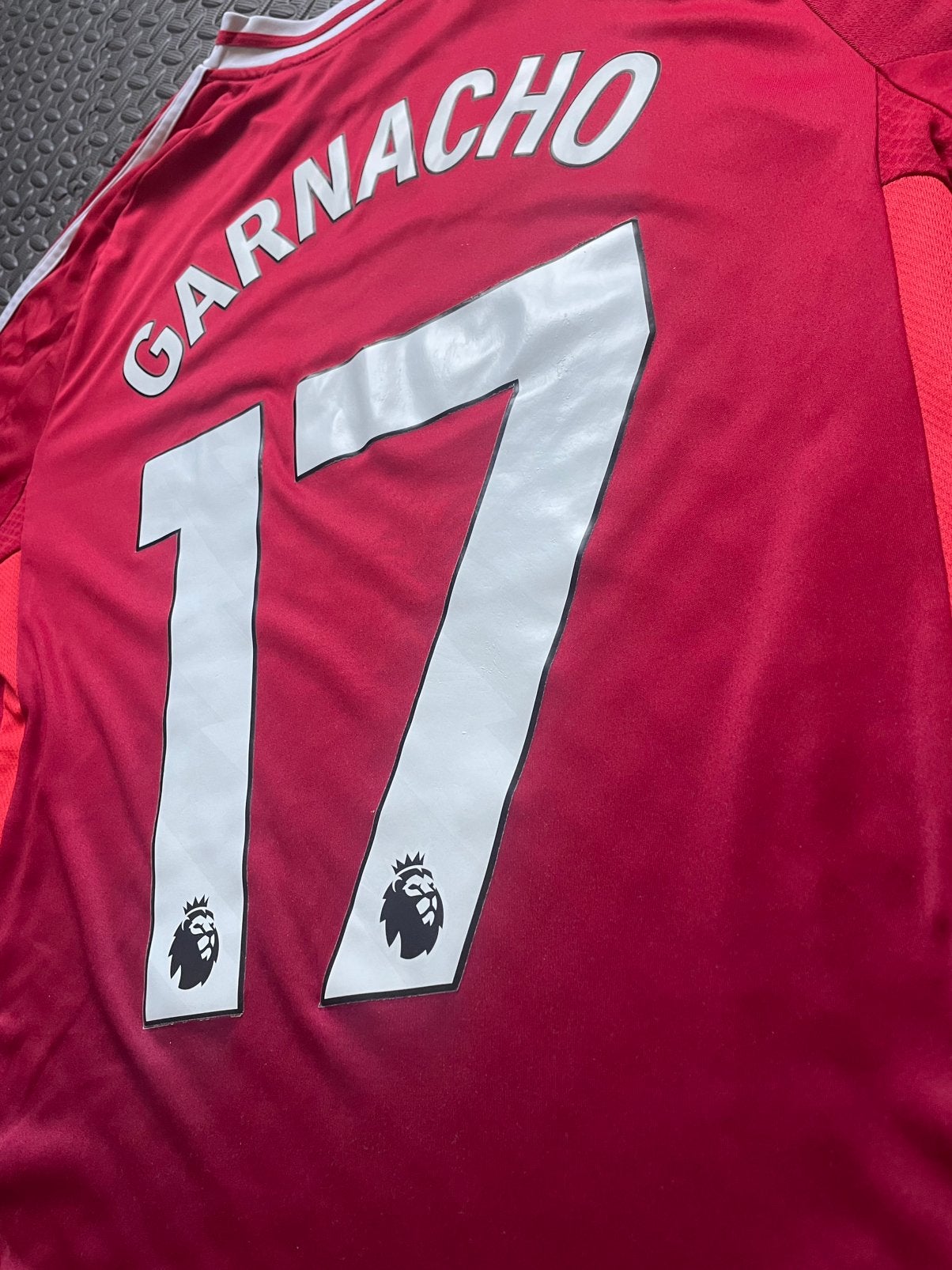 Man Utd Maillot #17 Garnacho, Sports & Fitness, Football, Taille S, Envoi, Comme neuf, Maillot