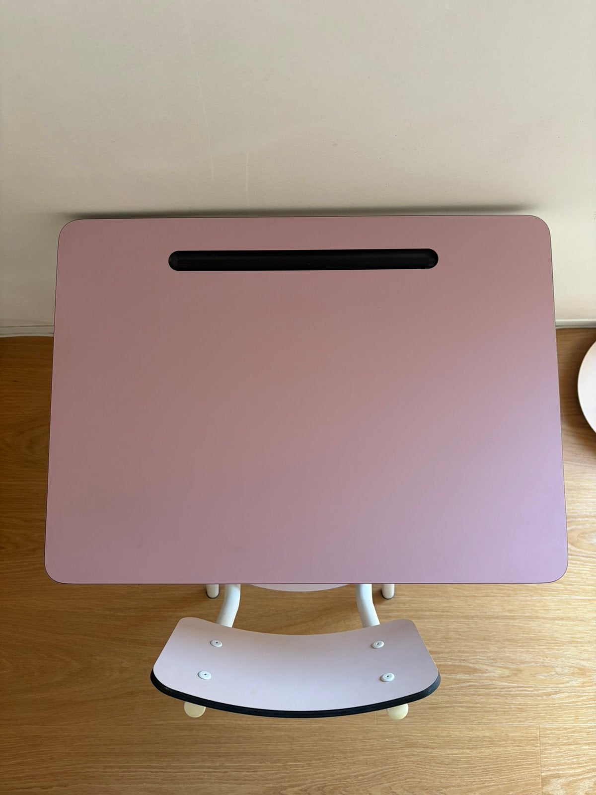 Kleuter bureau Les Gambettes, Computers en Software, Laptopstandaarden, Ophalen, Zo goed als nieuw