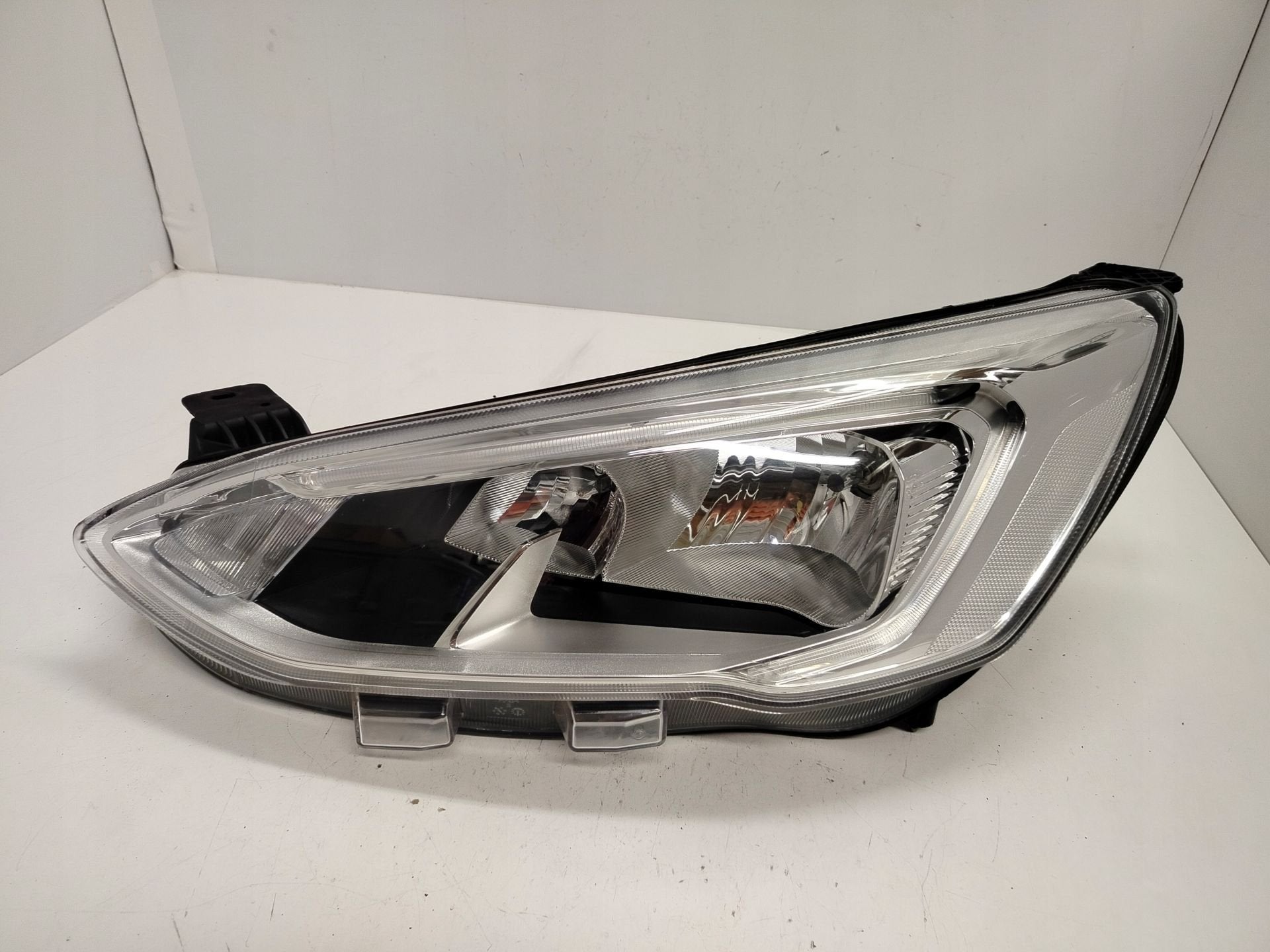 Ford Focus Achterlicht Links JX7B-13W030-AE, Gebruikt, Info@ford.com, Ford, Ford Motor Company