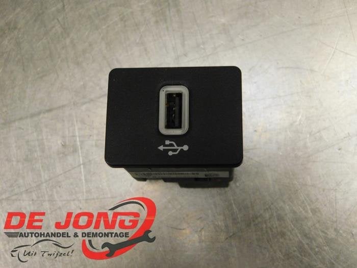 AUX/USB aansluiting van een Ford Fiesta, Gebruikt, -, -, Ophalen of Verzenden