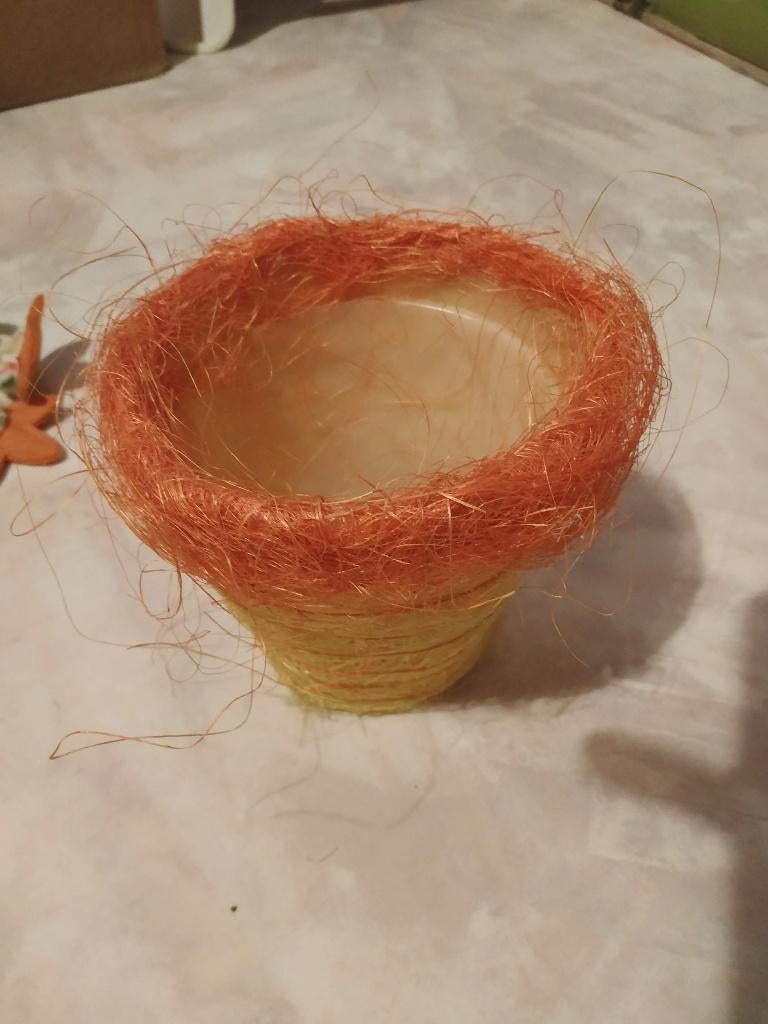 potje in rotan als paasdecoratie voor bv plantje... nieuw, Diversen, Pasen, Ophalen of Verzenden, Nieuw