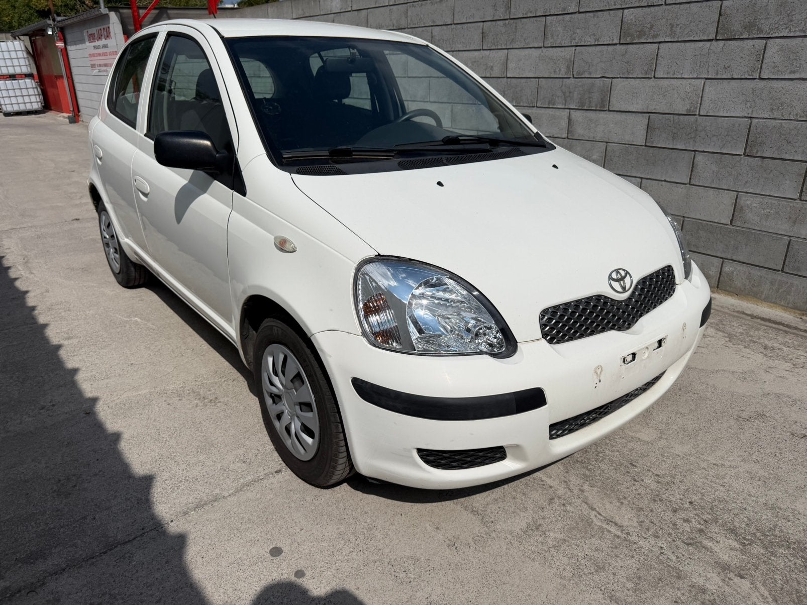 Toyota yaris 1000cc essence clim 5 portes 2003 140.000km, Auto's, 5 deurs, Particulier, Yaris, Te koop