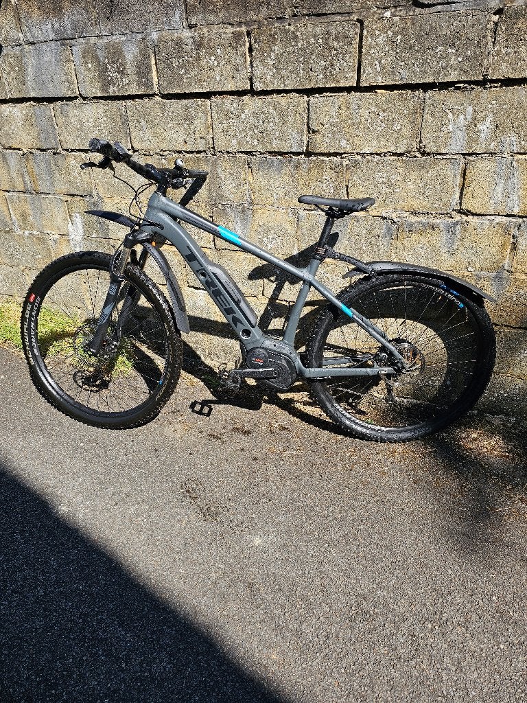 A v  VTT Trek  POWERFLY5  batterie 500w 1694  kmkm<km, Vélos & Vélomoteurs, Moins de 10 vitesses, Enlèvement, 28 pouces, Frein à disque