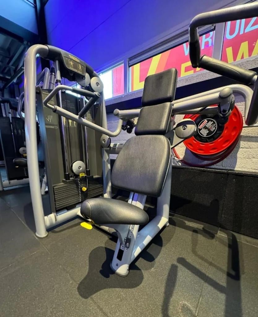 Technogym shoulders press, Sport en Fitness, Ophalen