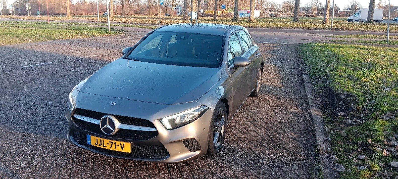 Mercedes-Benz A-Klasse A 160 109pk 2020 Grijs, Auto's, Mercedes-Benz, Euro 6, 4 cilinders, Leder, Handgeschakeld