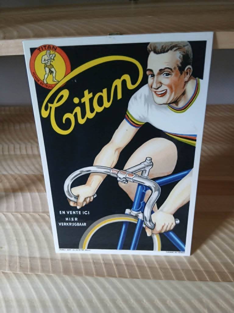 Oud kartonnen reclame bord  van Titan, Ophalen, Zo goed als nieuw, Reclamebord