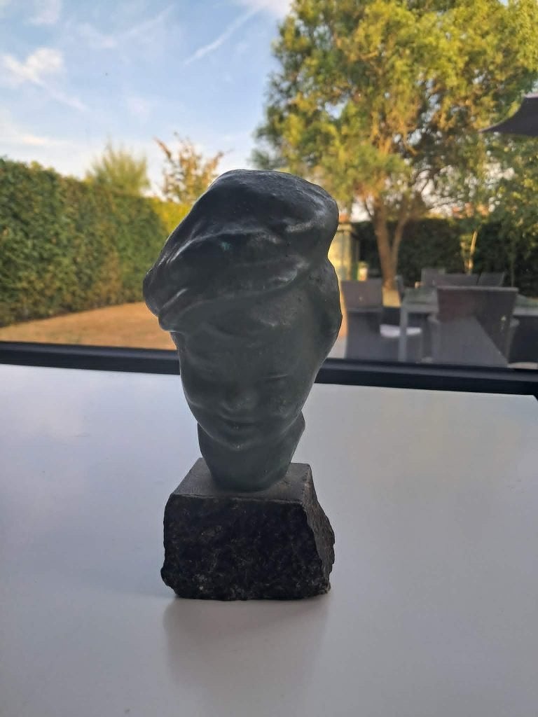 Buste lachend kind, Antiek en Kunst, Ophalen of Verzenden, Europa, Buste, Minder dan 20 cm