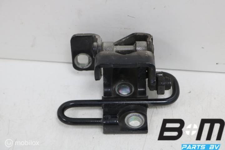 Deurscharnier linksachter onder VW Golf Plus 6 1K4833411Q, Gebruikt