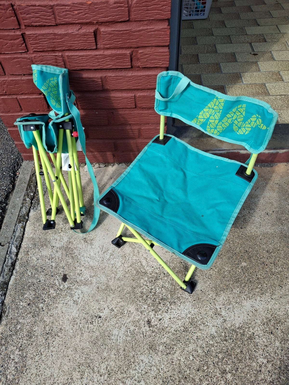2 compacte kleine opvouwzitjes 15€, Caravanes & Camping, Enlèvement, Comme neuf, Chaise de camping