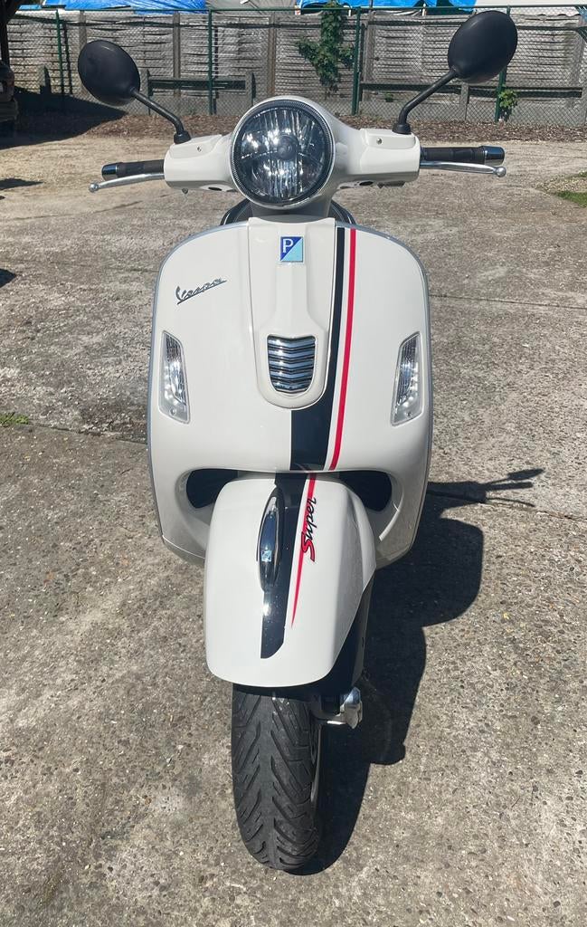 Vespa GTS 125 sport   Bouwjaar 2017  5980km, Fietsen en Brommers, Scooters | Vespa, Ophalen, Gebruikt, 125 cc, Benzine