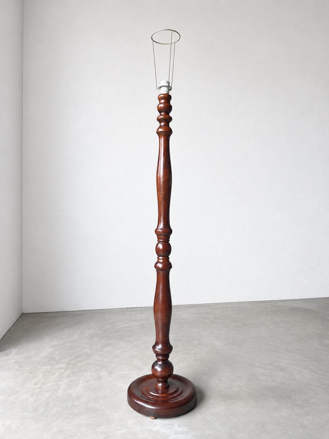 Hoge vintage houten vloerlamp, Huis en Inrichting, Ophalen, Gebruikt, E27 (groot), 150 tot 200 cm