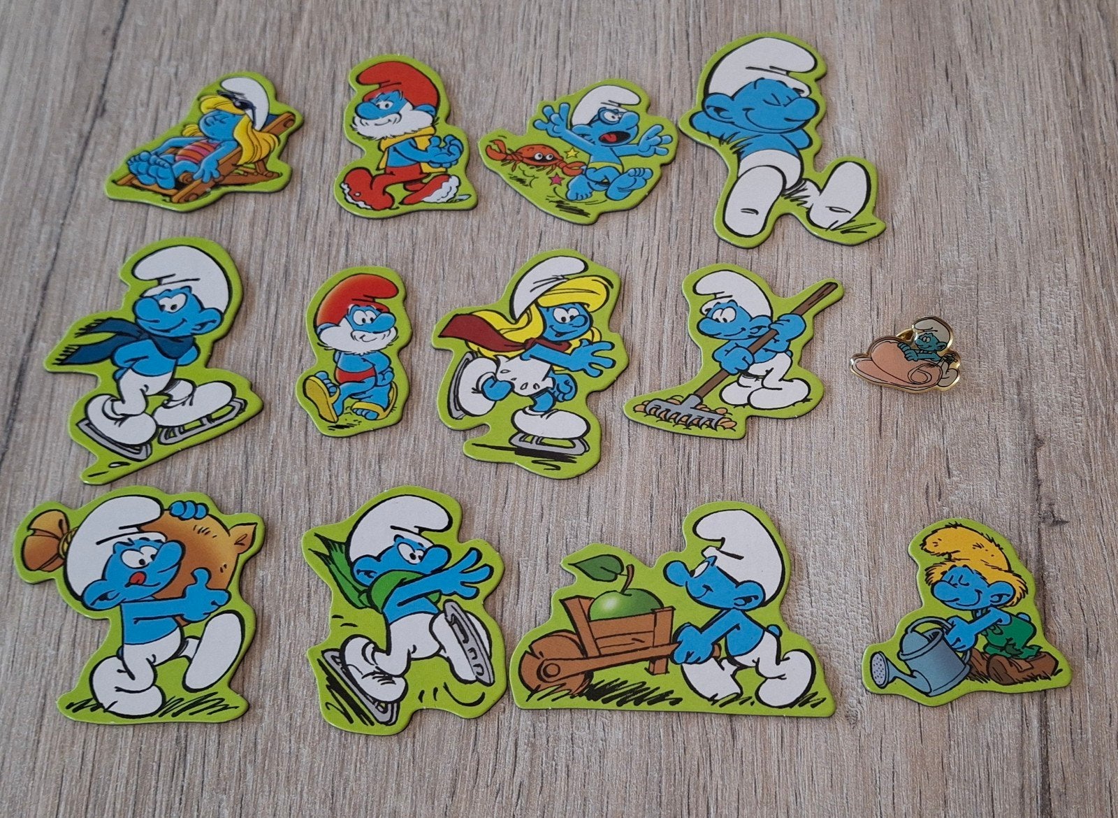 lot 12 ijskast magneten smurfen en pin babysmurf, Verzamelen, Ophalen of Verzenden, Zo goed als nieuw, Overige Smurfen, Gebruiksvoorwerp