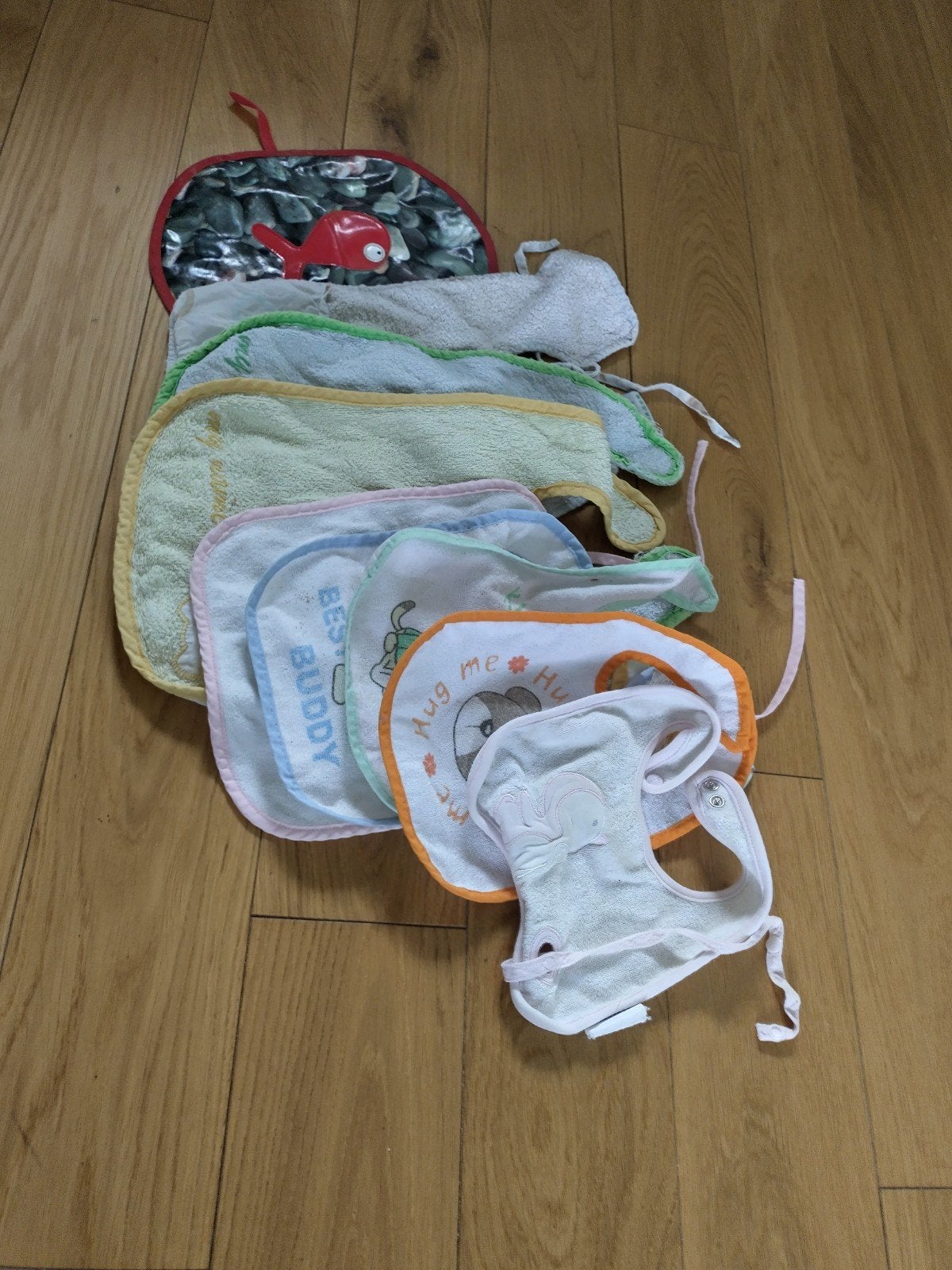 Lot de neuf bavoirs, Enfants & Bébés, Enlèvement, Utilisé