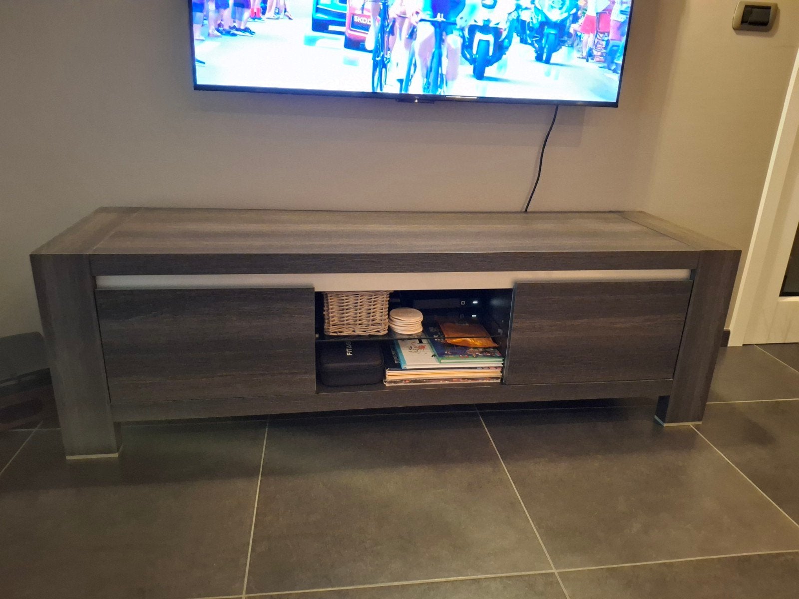 TV meubel, Enlèvement