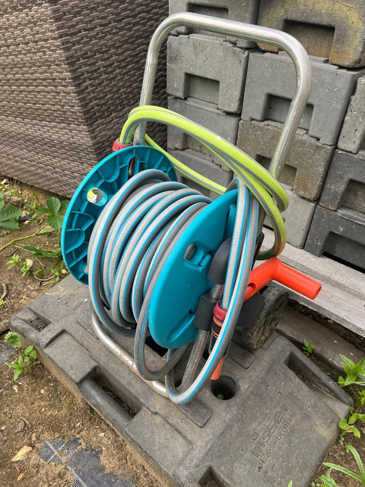 Gardena tuinslang op haspel met spuit, Ophalen, Zo goed als nieuw, Tuinslang