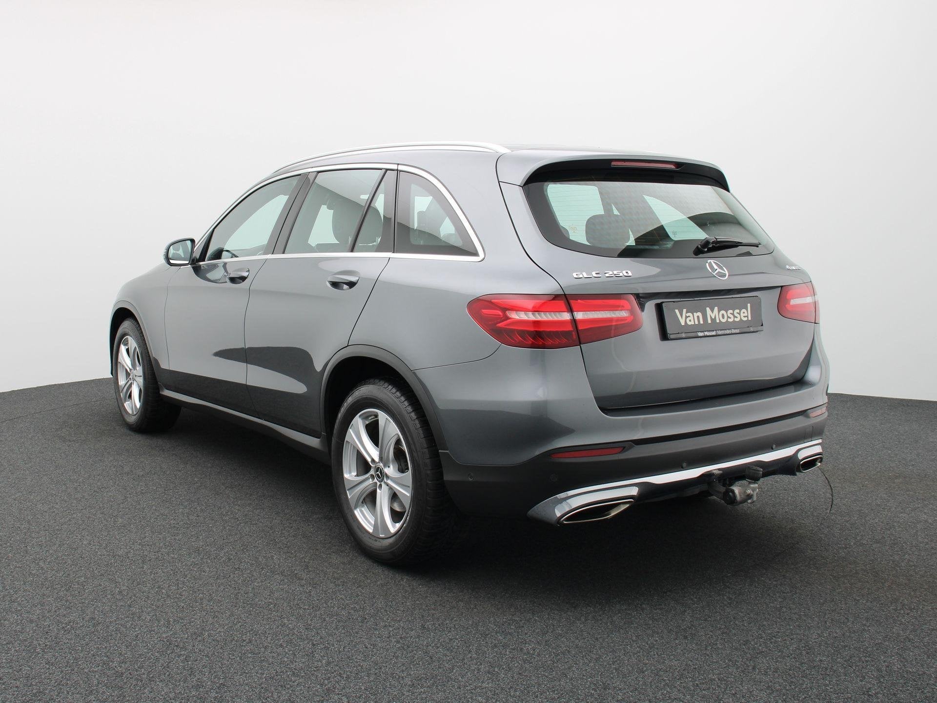 Mercedes-Benz GLC 250 4MATIC + LED + LEDER + CAMERA + TREKHA, Auto's, Mercedes-Benz, Automaat, Dealer onderhouden, Stof, Gebruikt