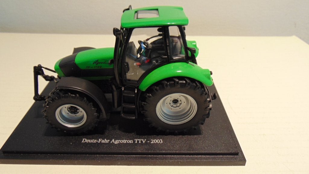 Modèle de tracteur Deutz Fahr Agrotron TTV - 2003 -1/43, Enlèvement ou Envoi, Comme neuf, Tracteur et Agriculture, Universal Hobbies