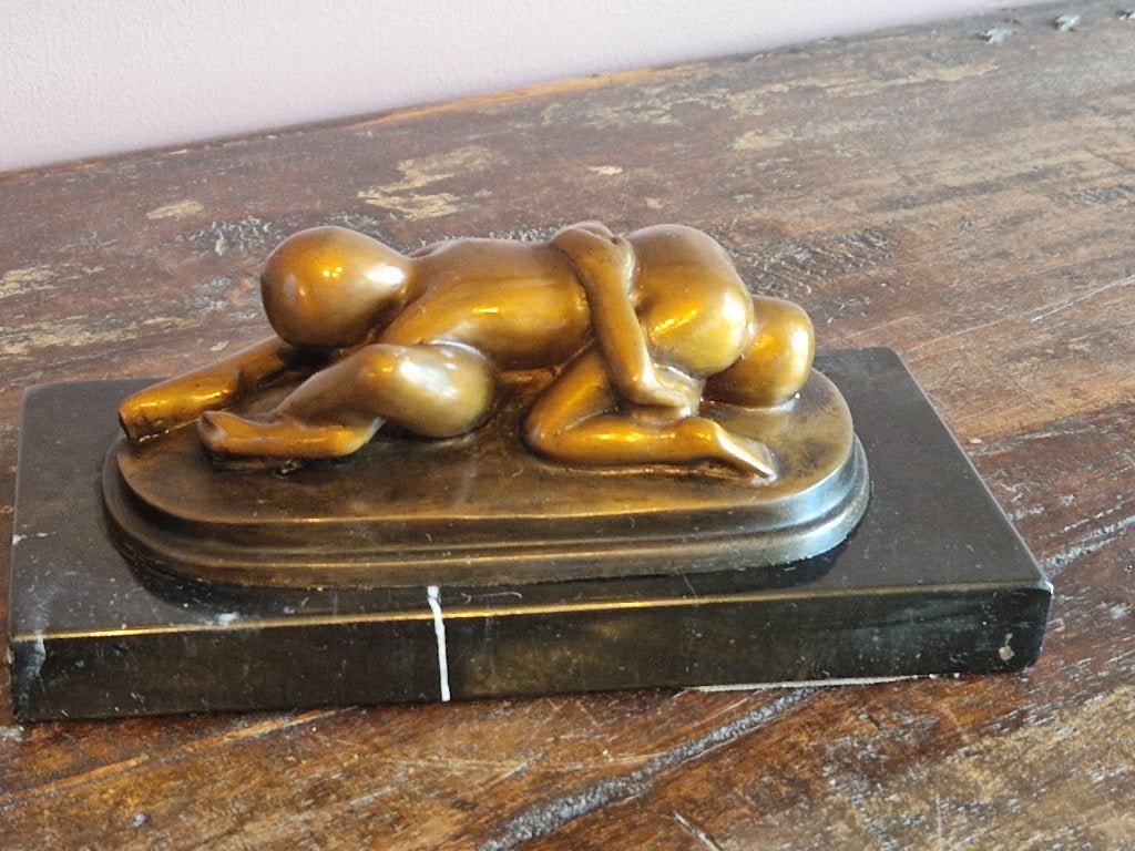 Erotisch Bronzen Art Deco sculptuur op marmeren basis, Antiquités & Art, Enlèvement ou Envoi, Bronze