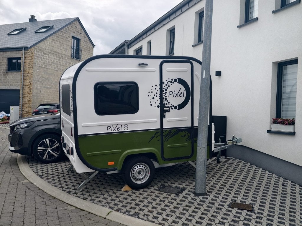 PIXEL 230 – MINI-CARAVANE ULTRA LÉGÈRE 440 KG – COMME NEUVE, Caravanes & Camping, Caravanes, Grand lit, Autres marques, Jusqu'à 4 m