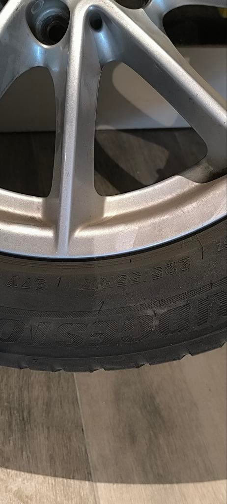 Jantes BMW + pneu hiver 225/55R17 DOIT PARTIR, Enlèvement