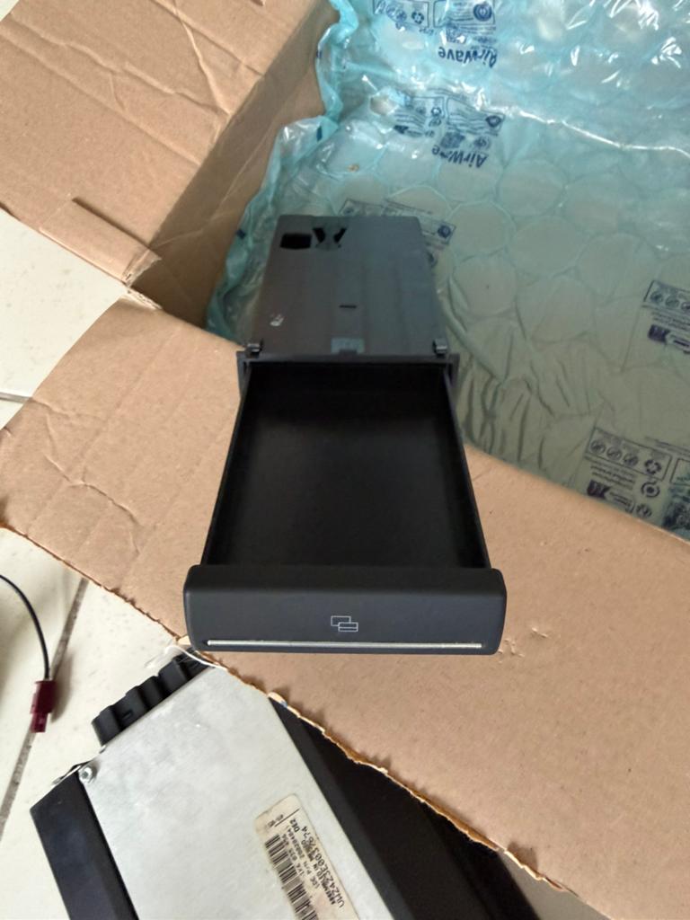 vide-poche / rangement 1 DIN Audi OEM éclairé., Autos : Pièces & Accessoires, Enlèvement ou Envoi, Audi