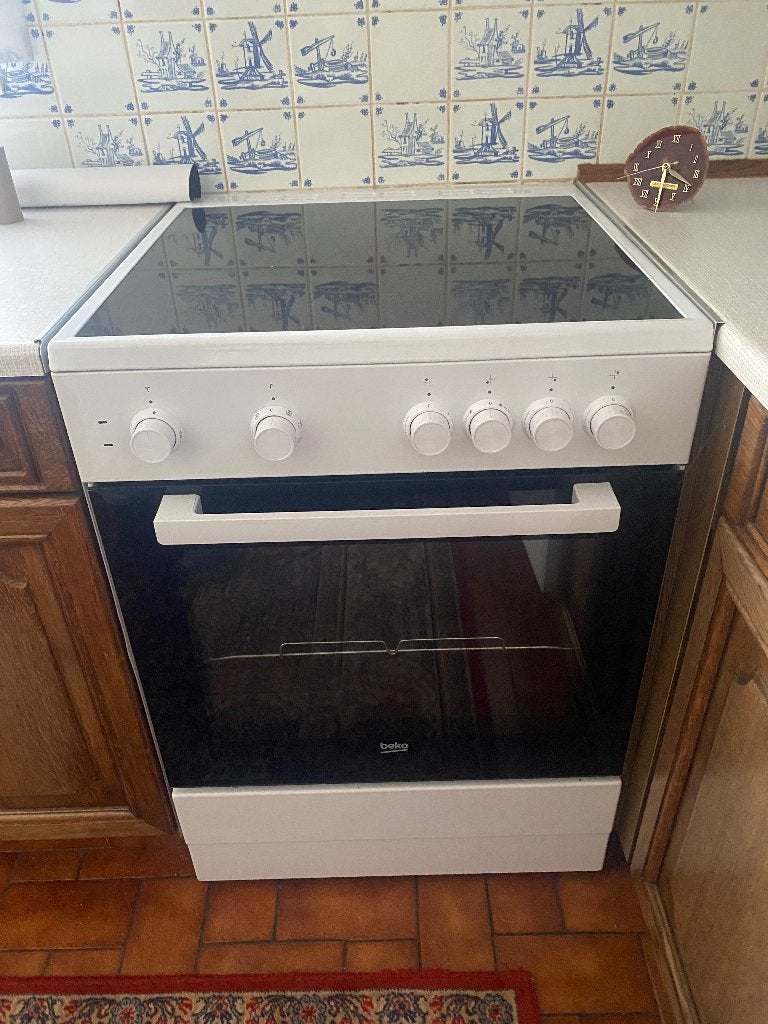 Elektrisch kookvuur met oven, Ophalen, Hete lucht, 4 kookzones, Zo goed als nieuw