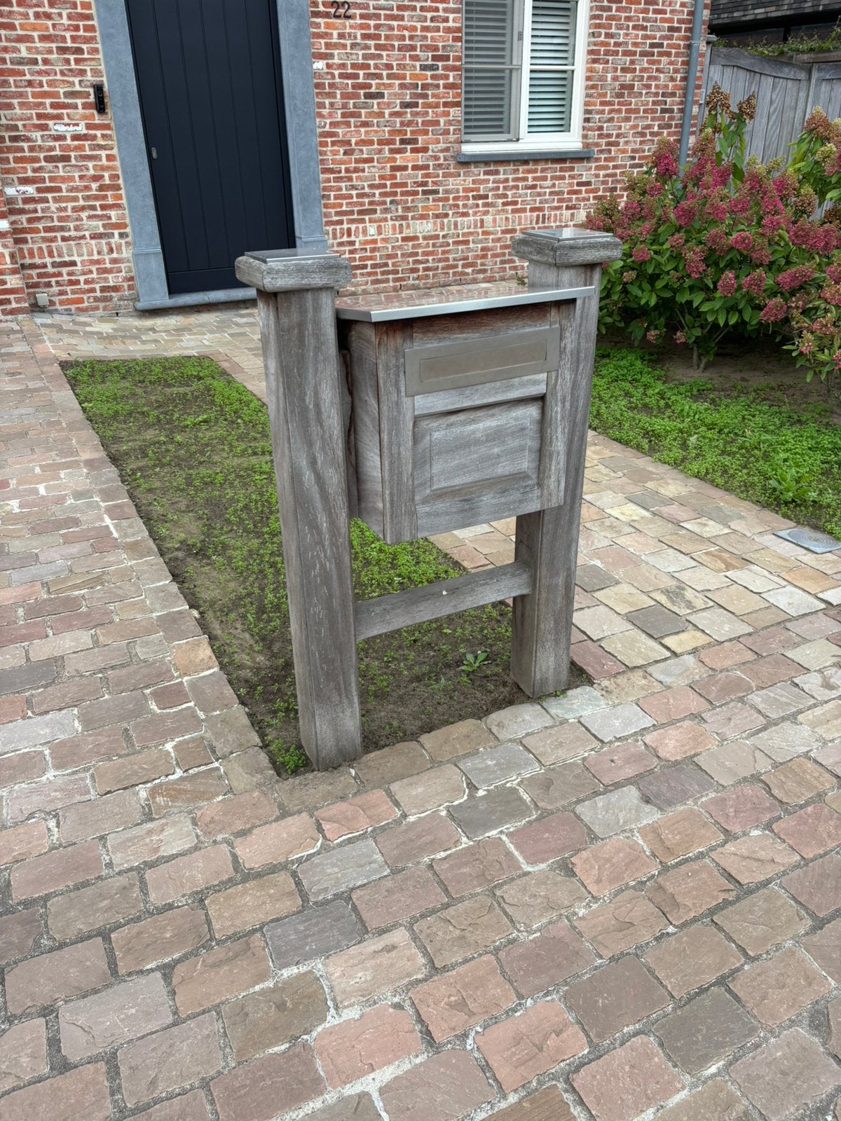 Boîte aux lettres en bois sur pied, Jardin & Terrasse, Enlèvement, Utilisé, Bois, Sur pied