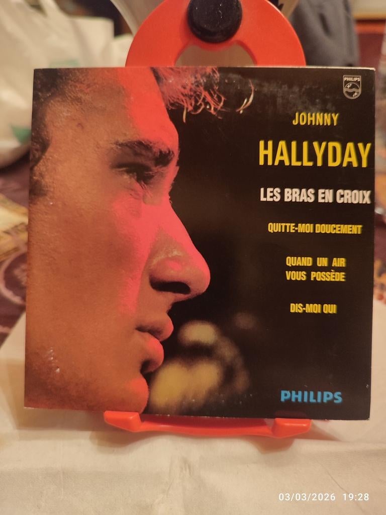 CD de Johnny Hallyday.
" Les bras en croix "., 1980 à nos jours, Enlèvement ou Envoi, Autres formats, Comme neuf