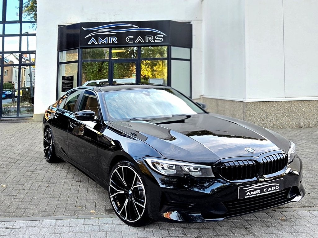 318I Benzine-Cognac Sportseats-LED-Camera-Virtual-Trekhaak, Dealer onderhouden, Euro 6, Lichtsensor, Zwart