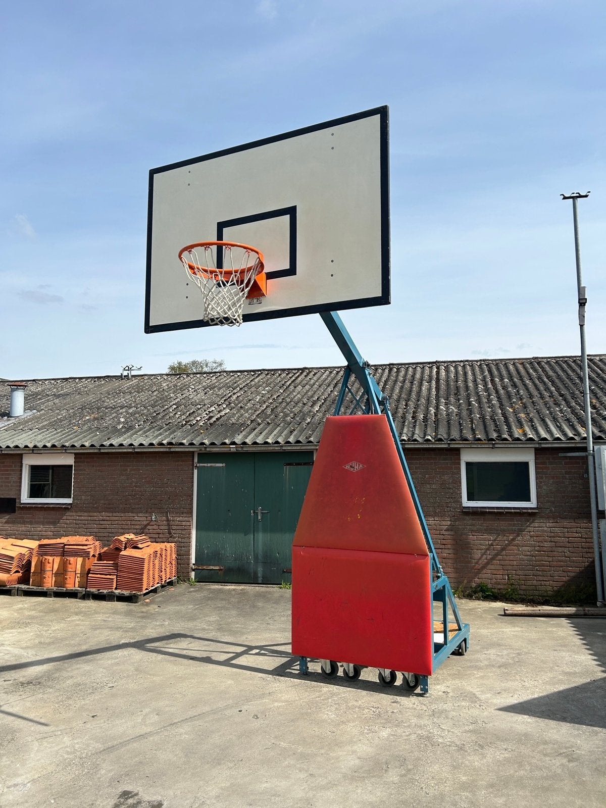 Basketbal toren - twee stuks professioneel, Ophalen, Zo goed als nieuw