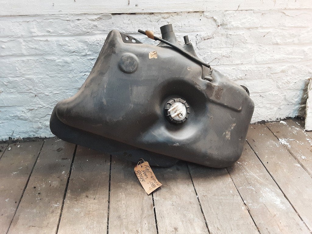 BRANDSTOFTANK Fiat Uno (146A / E) (01-1983/12-2006), FCA Germany GmbH, Gebruikt, IPC D1-09 Bahnhofsplatz
65423  Rüsselsheim am Main, DE