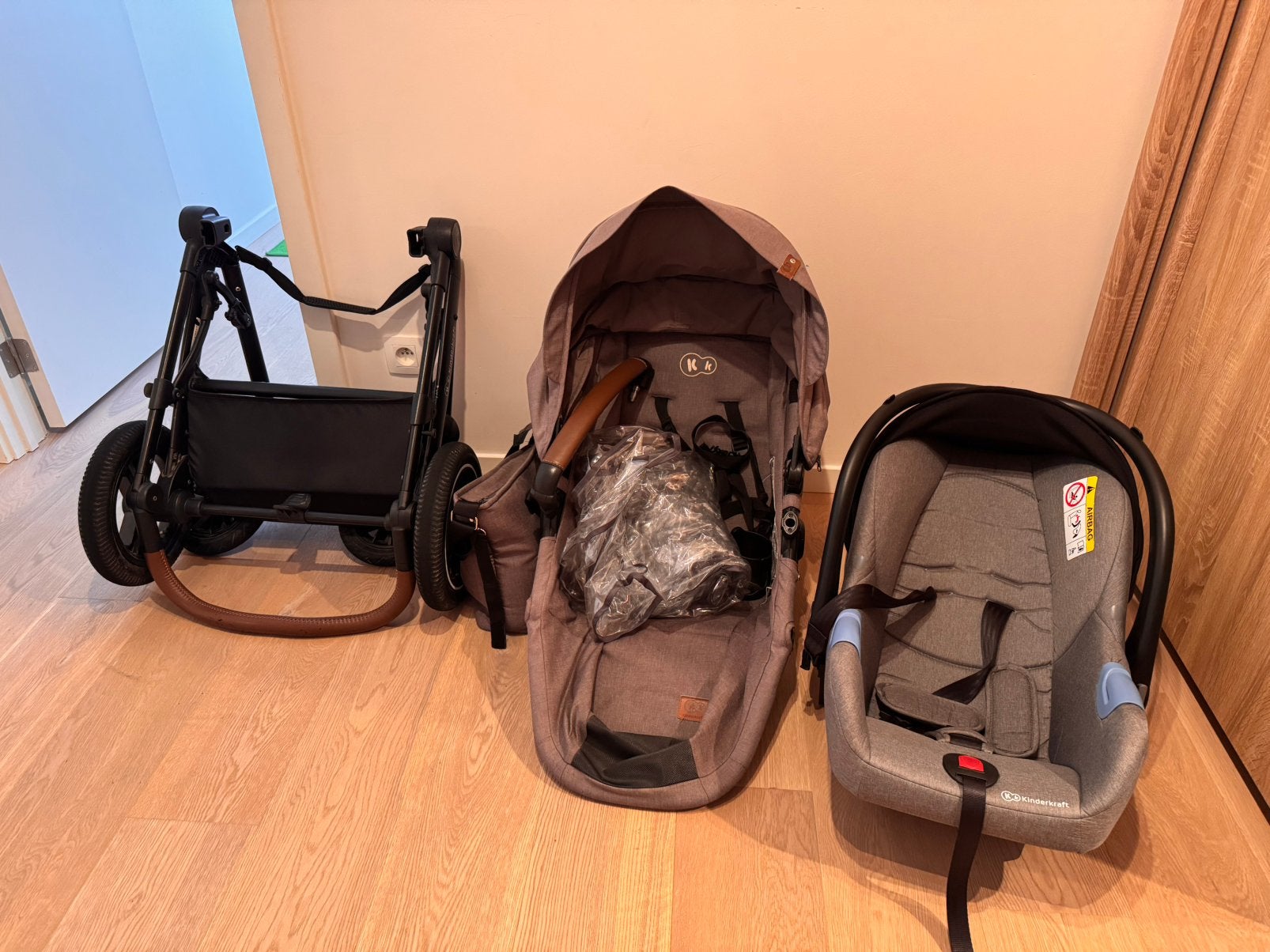 À vendre pousette Kinderkraft  3in1: 70 euro Bruxelles, Enfants & Bébés, Poussettes & Combinaisons, Autres marques, Poussette combi