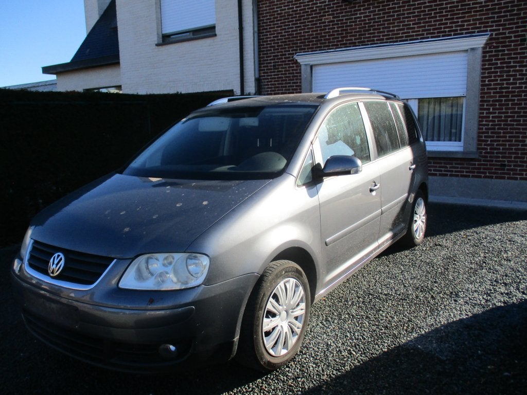 essence Volkswagen Touran pour l'exportation, Argent ou Gris, 110 kW, 7 places, Boîte manuelle