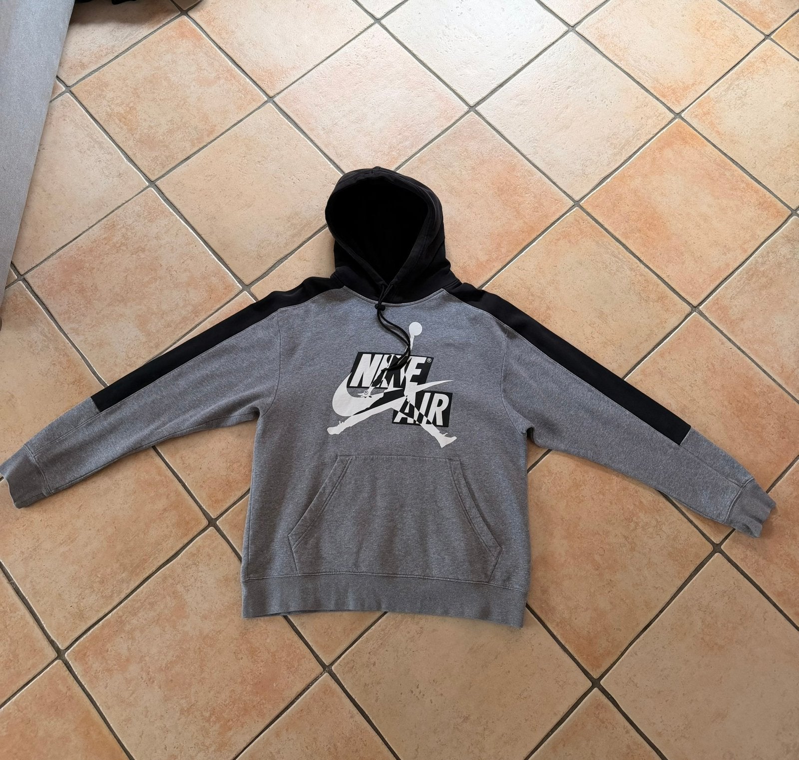 Pull Jordan, Ophalen, Zo goed als nieuw, Maat 48/50 (M), Grijs