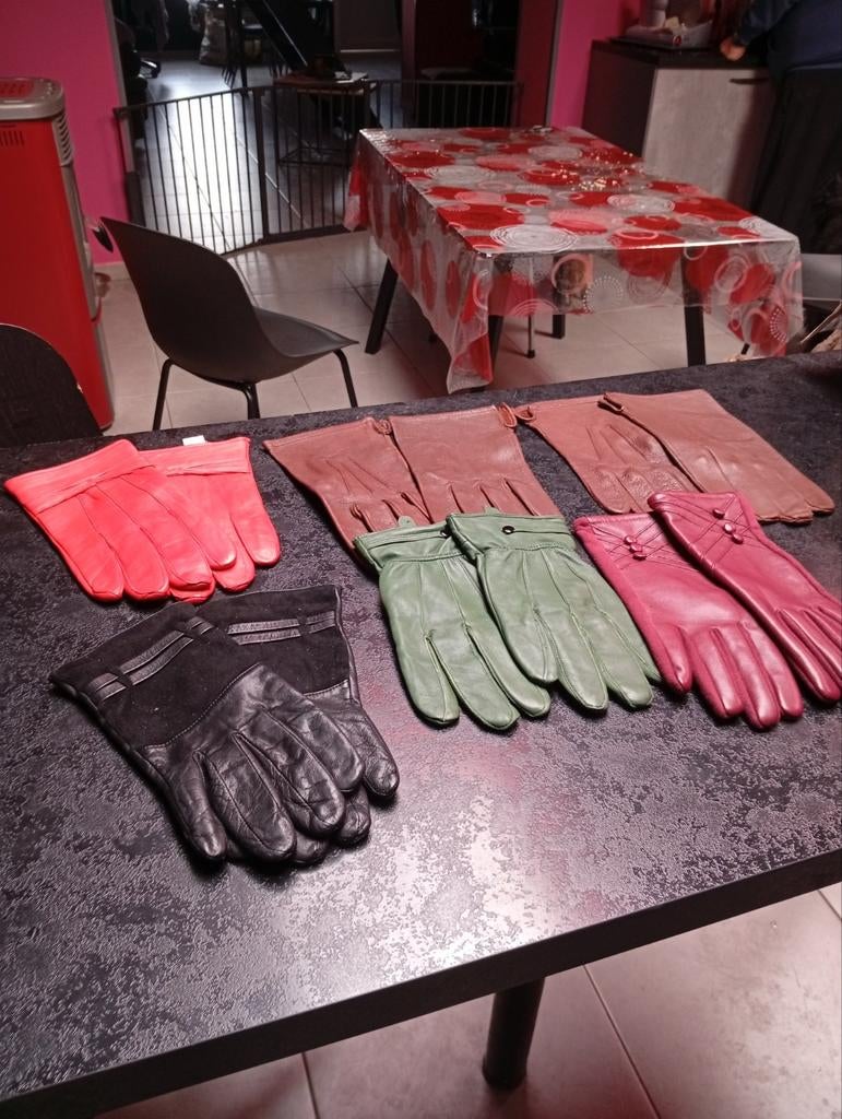 Diverses paires de gants en cuir pour femme, Vêtements | Femmes, Gants