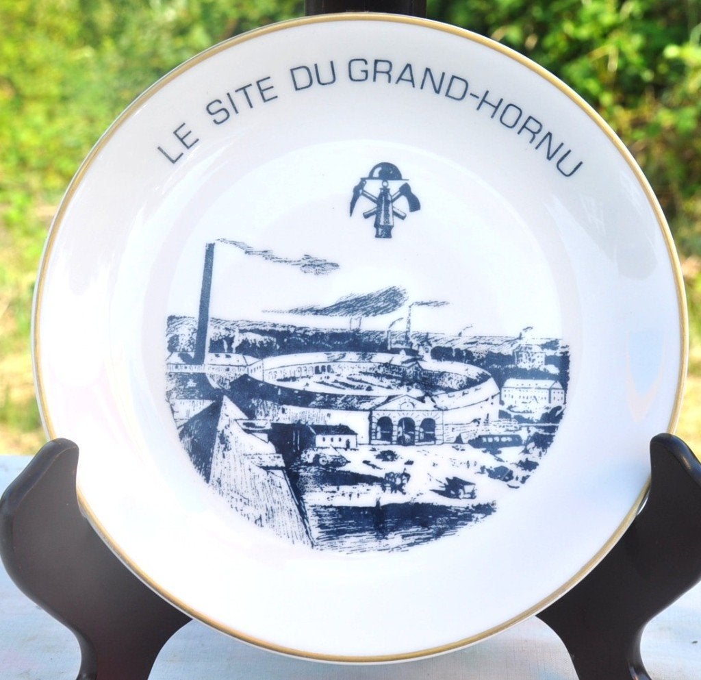 assiette porcelaine decor site du grand hornu, Enlèvement ou Envoi