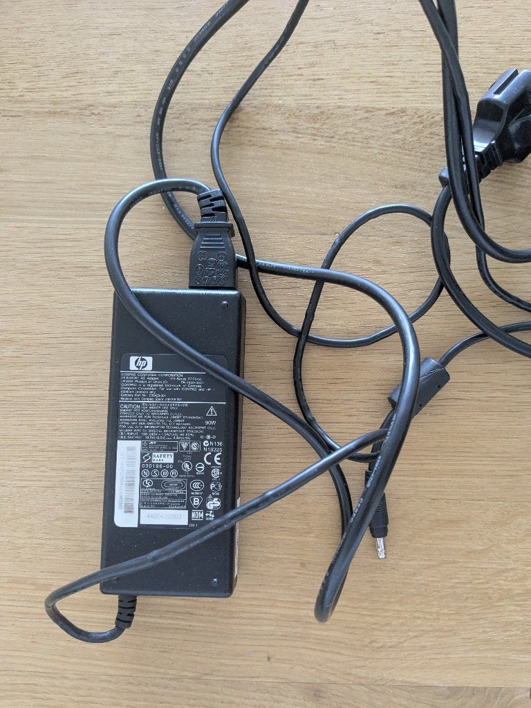 HP/Compaq 90W AC-adapter (model PPP012L), Computers en Software, Laptop-opladers, Ophalen of Verzenden, Gebruikt, HP (hewlett packard)