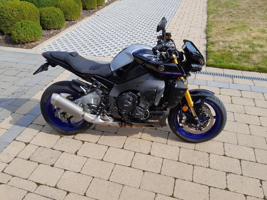 AVEC 100 G DE JUS, Motos, 998 cm³, Plus de 35 kW, 4 cylindres, Contrôle de traction