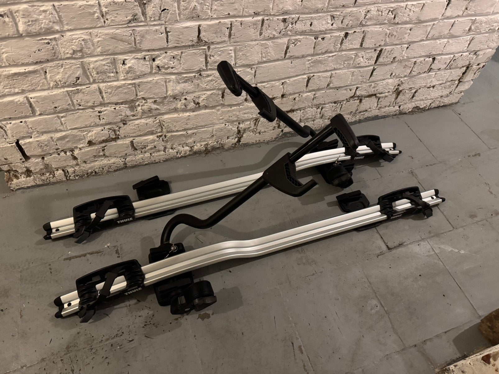 Portes-vélos de toit THULE ProRide 598 (2x), Autos : Divers, Porte-vélos, Comme neuf, Galerie de toit, 2 vélos, Enlèvement
