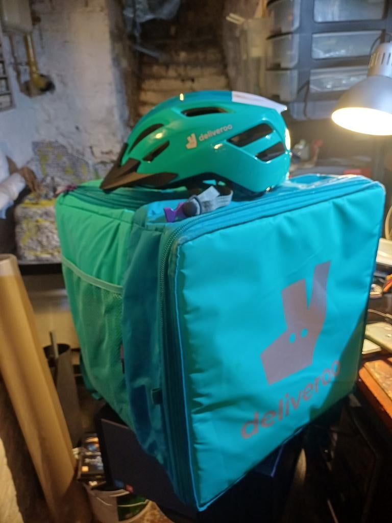 Sac deliveroo + casque (UNIQUEMENT REMISE À MAIN PROPRE), Enlèvement ou Envoi