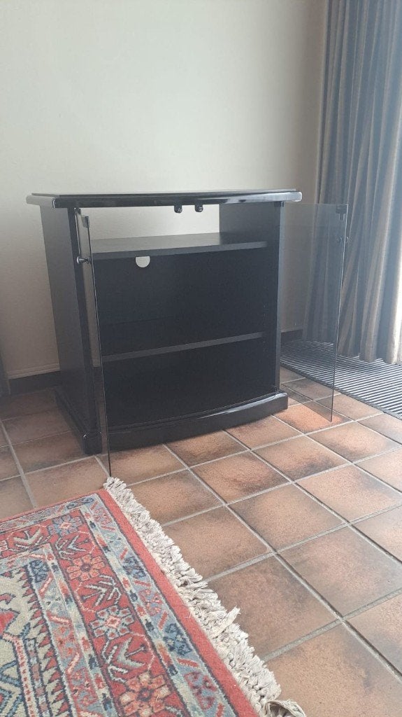 TV meubel met glazen deuren, Ophalen, Minder dan 50 cm, Gebruikt, Minder dan 100 cm